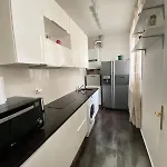 8éme - Beau quartier - bel emplacement - moderne dans l\'ancien